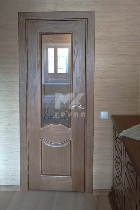 Сити ДОРС ПО Онтарио. Сити ДОРС ПО Онтарио. Покрытие шпон, Дуб медовый. Белое матовое стекло. Рисунок Онтарио, алмазная гравировка.