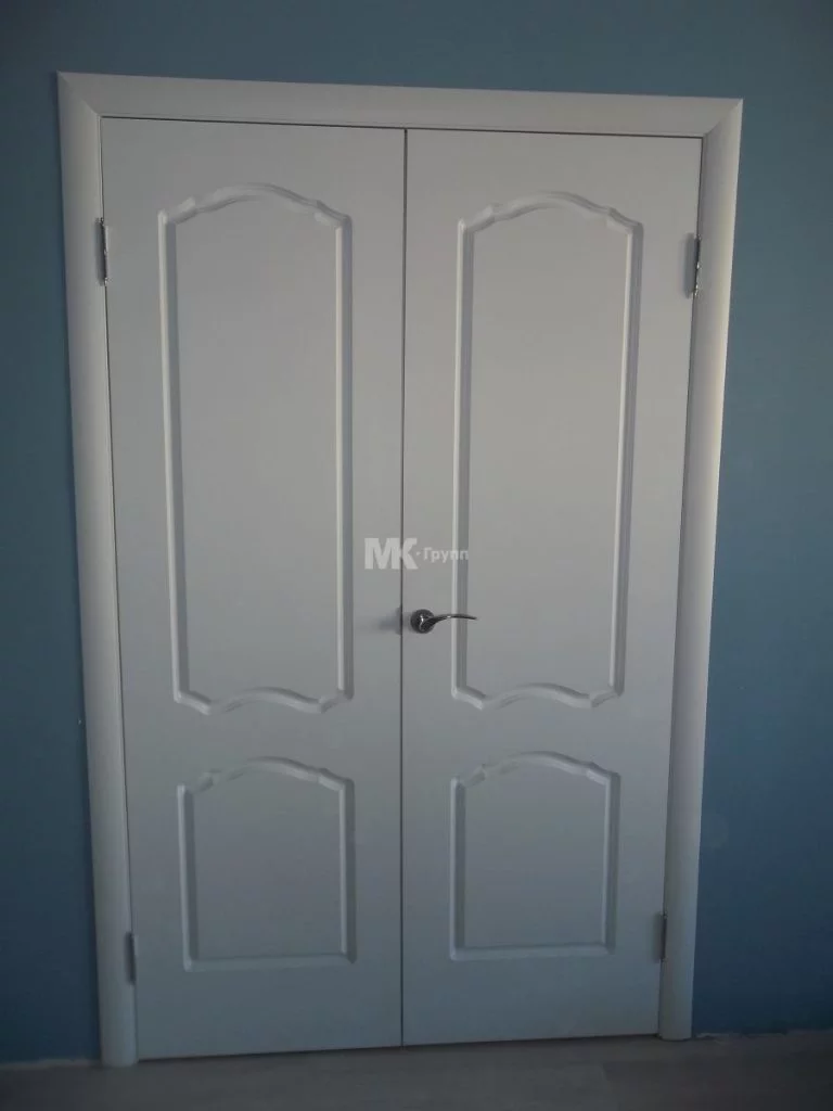 Распашная дверь, модель Альфа, цвет белый