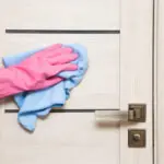 Лайфхаки по уходу за дверьми из разных материалов на 5+ лет службы